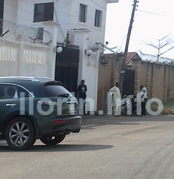 Mourners gathering at Olusola Saraki's Ilofa road residence in Ilorin